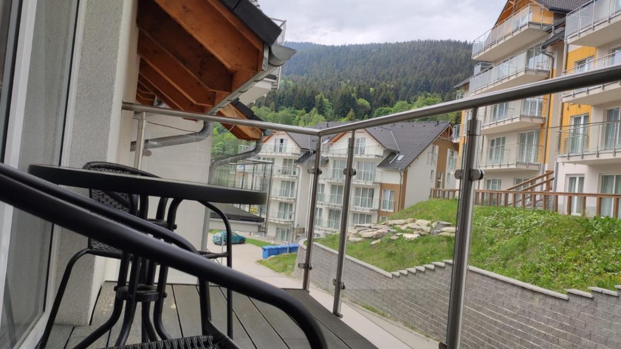 Atrakcyjny Apartament Czarna Gora สโตรเนีย ชล็องสเกีย ภายนอก รูปภาพ